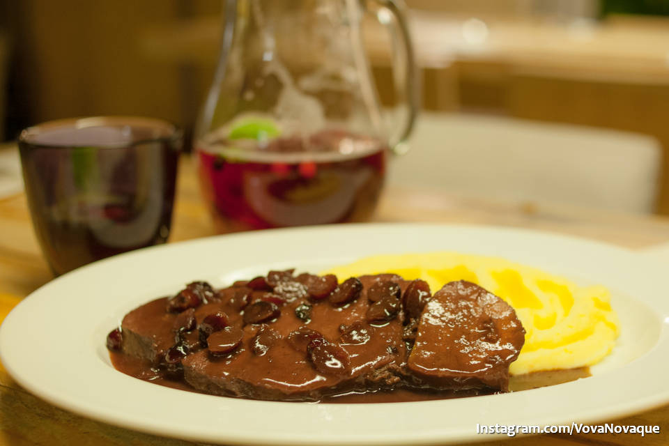 Meet steak in La Casa restauratnt in Prague
