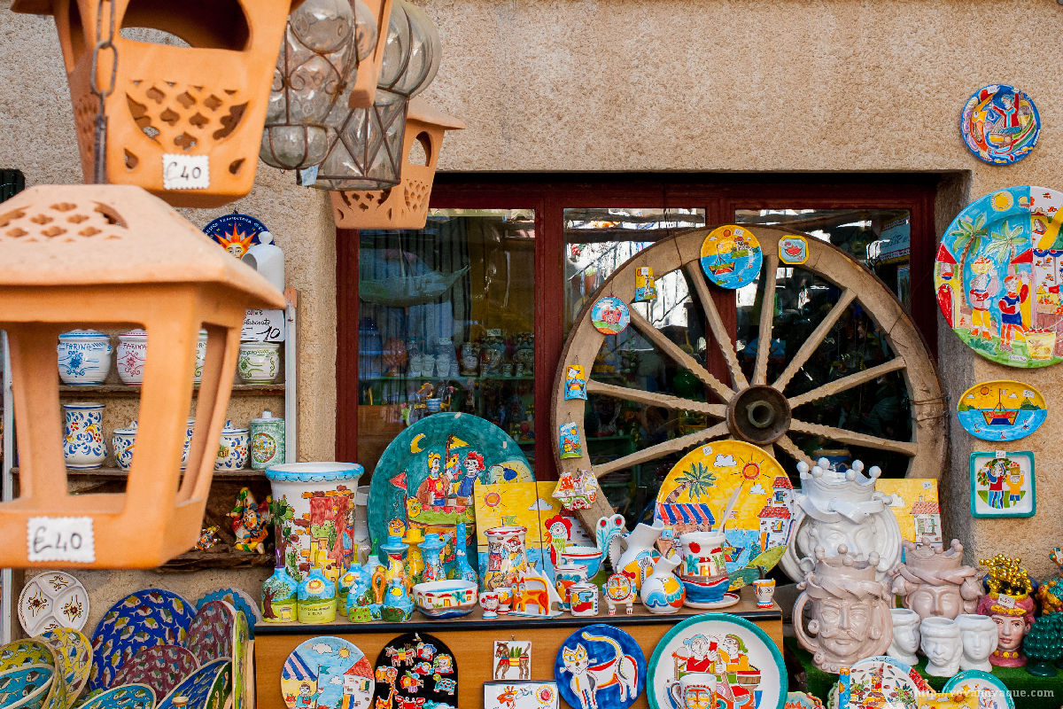 What souvenirs  to buy in Sicily best gift  shop in Erice