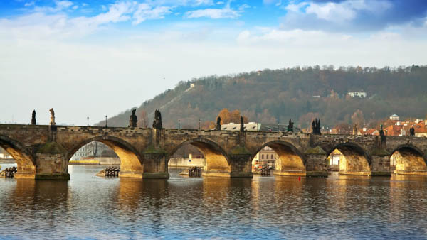 Charles Bridge in Prague where to stay nearby