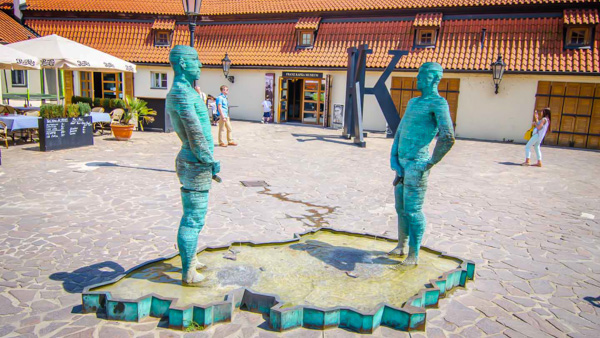 Sculptures in Prague Piss David Cerny