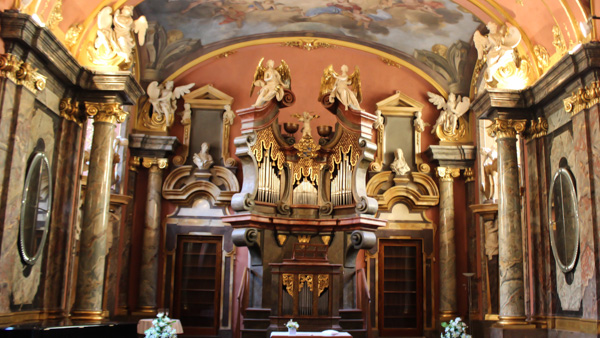 mirror chapel klementinum