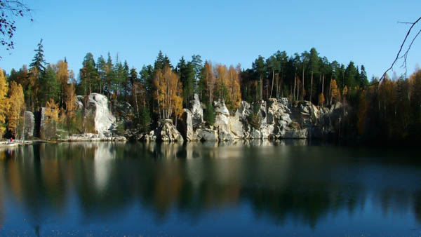 Adrspassko-teplicke rocks mountain lake